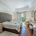 Exquisite Quinta Da Majestic Heights 4 Bedrooms