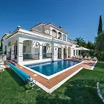 Villa Exquisite Quinta Da Majestic Heights 4 Bedrooms *
