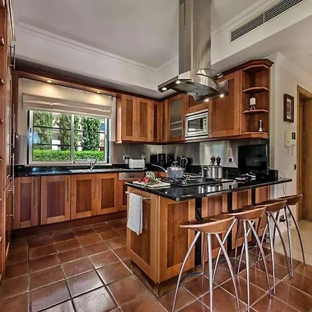 Exquisite Quinta Da Majestic Heights 4 Bedrooms Вилла